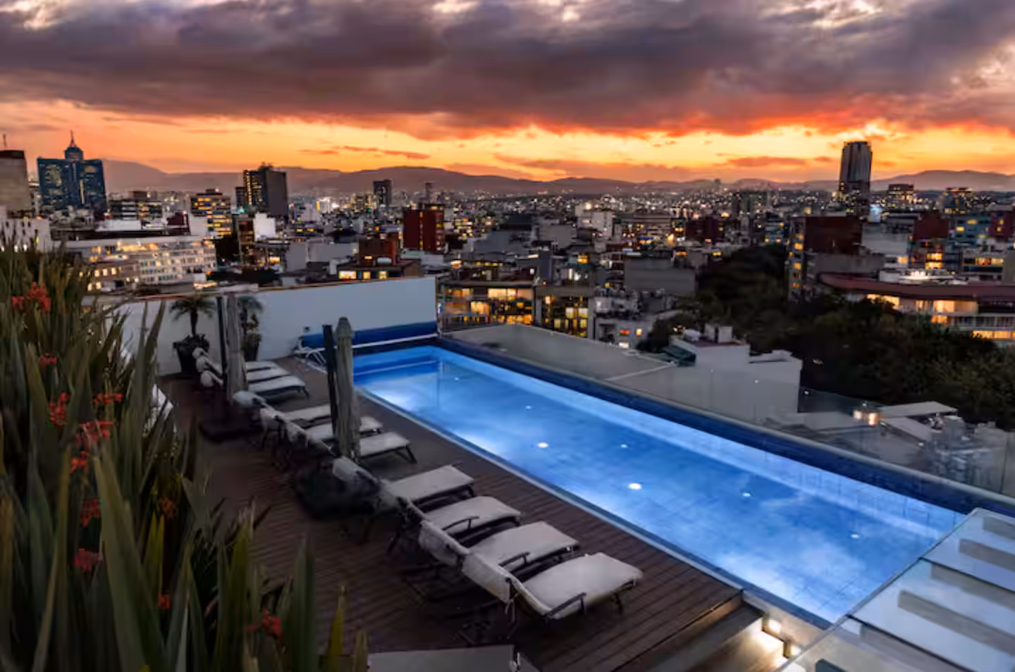 Moderno condominio de 2 dormitorios en Condesa · Piscina en la azotea y gimnasio
